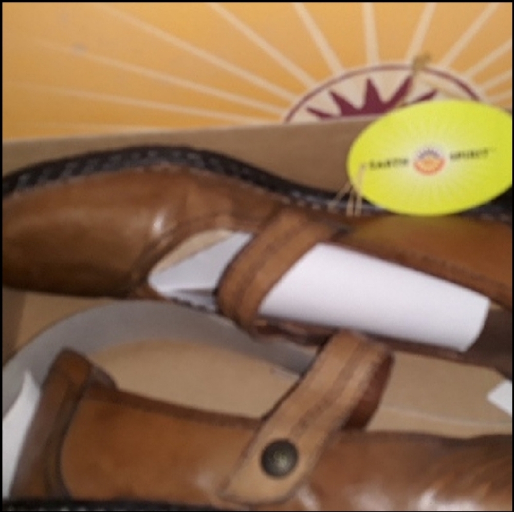 EARTH SPIRIT Brown Leather Shoes SZ 11 Womens NEW in box Never worn!
